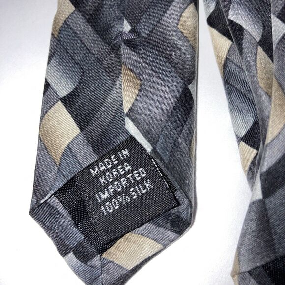 Dockers Silk Tie Gray  Black Beige Geometric Squares Men Necktie 56 x 3.5 - Picture 4 of 4